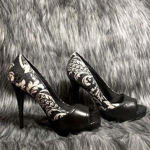 Black and white pump